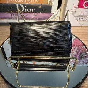 Authentic LOUIS VUITTON Black 6 Key holder Key case Epi Leather